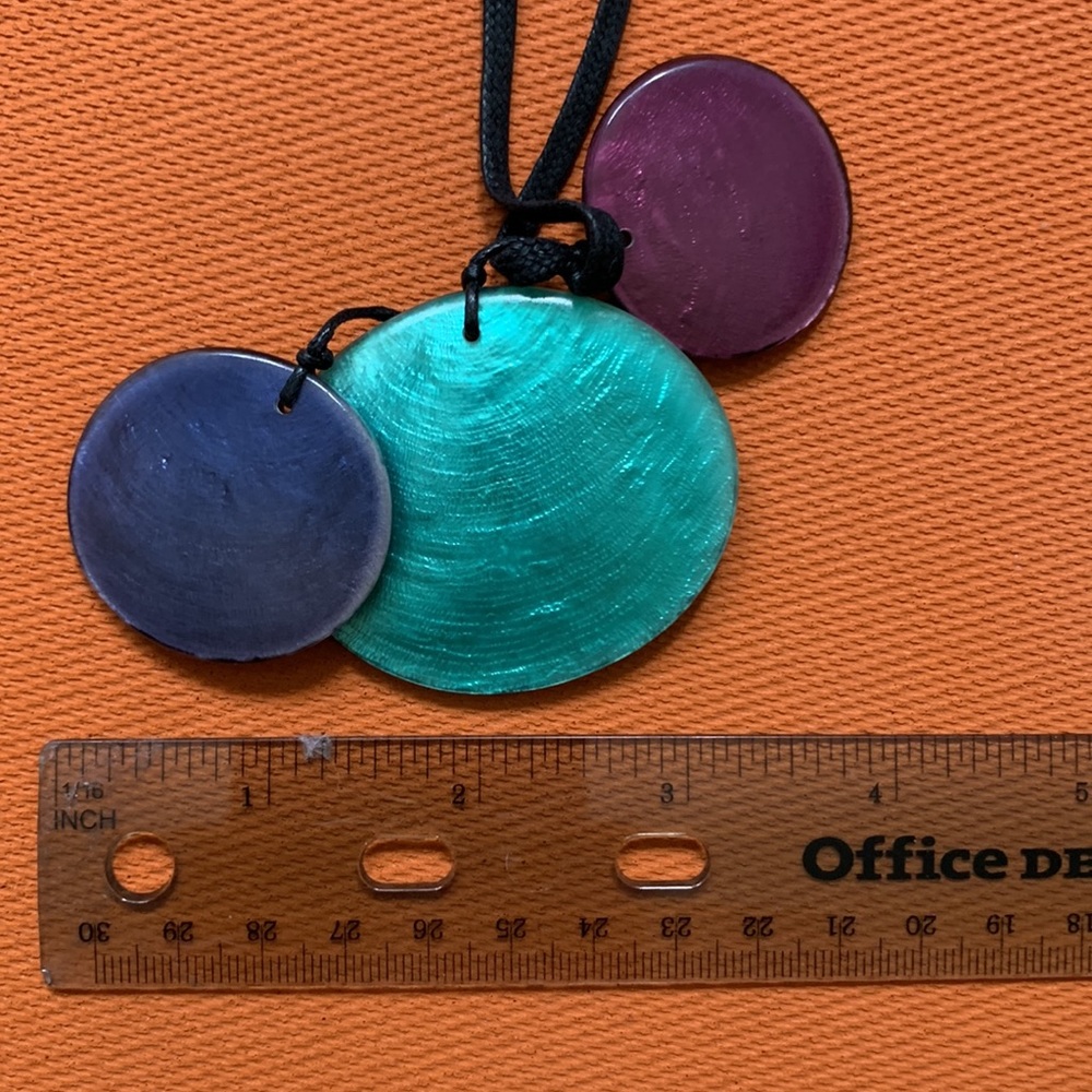 Resin Shell Necklace - Picture 5 of 6